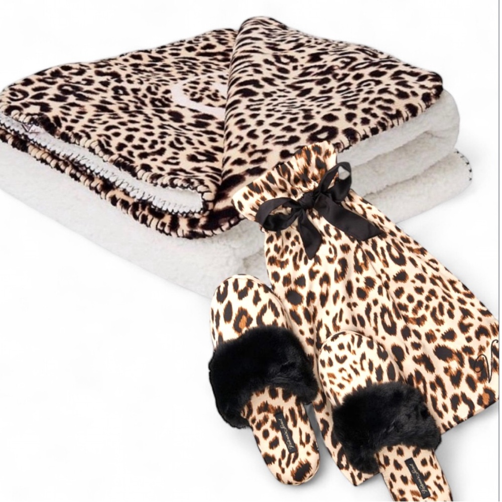 Leopard Print Blanket and Fur Slipper Set